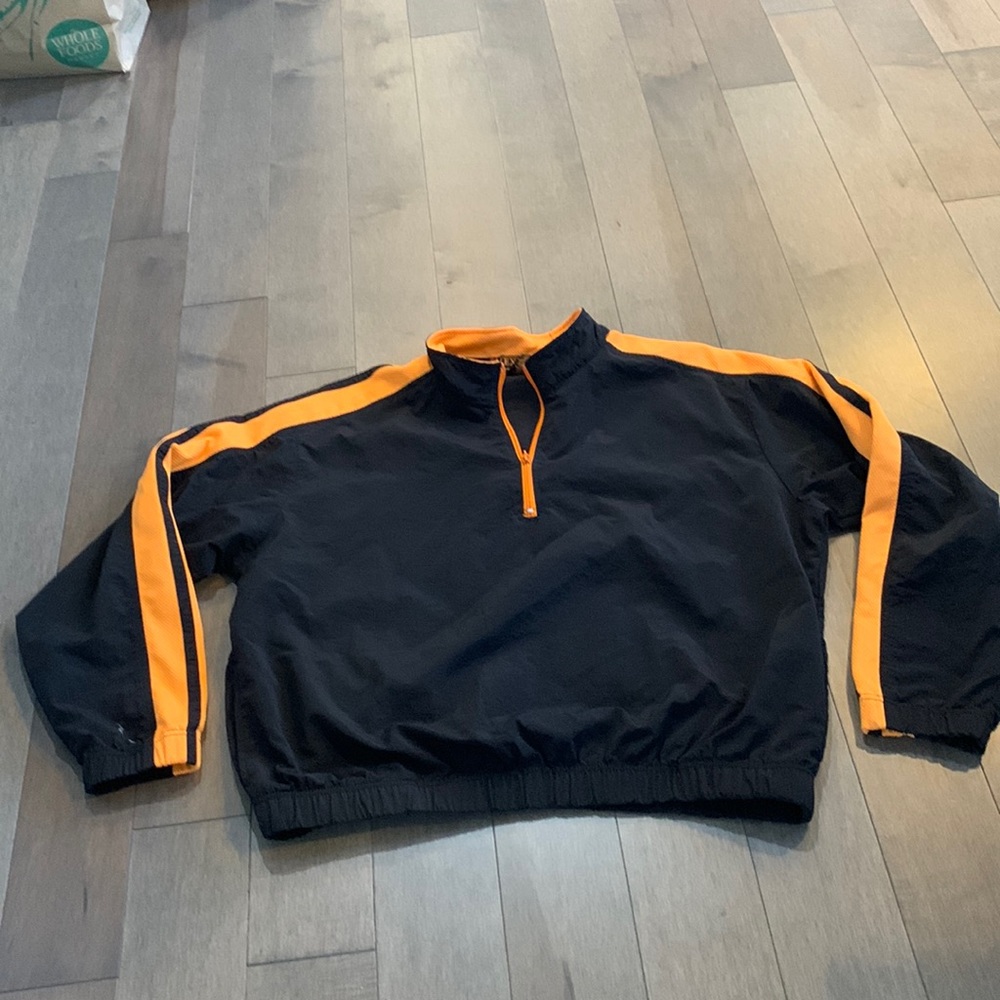 EXIT SPORTS LINE top